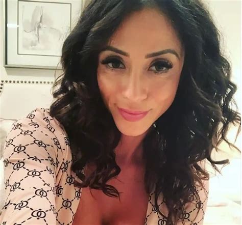 ariella ferrerra|@AriellaFererra .